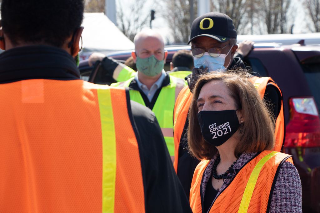 Oregon Governor visits PDX vaccination site