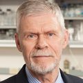 Alfred Nuttall, Ph.D., in his lab at OHSU. (OHSU)