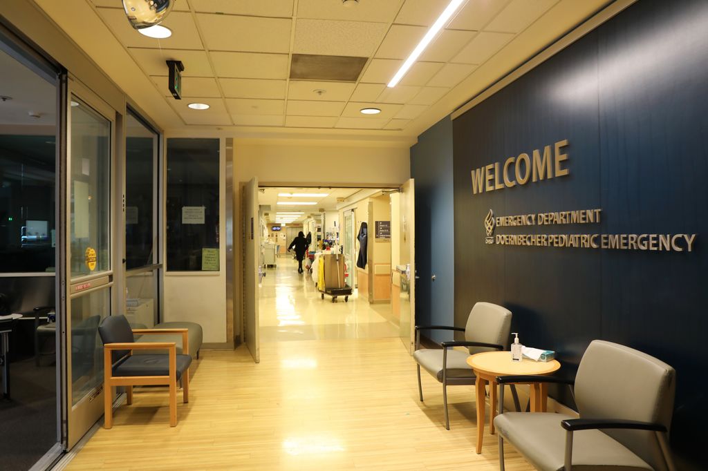 OHSU emergency dept. doors open to show a quiet interior.