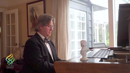 Larry Sherman al piano