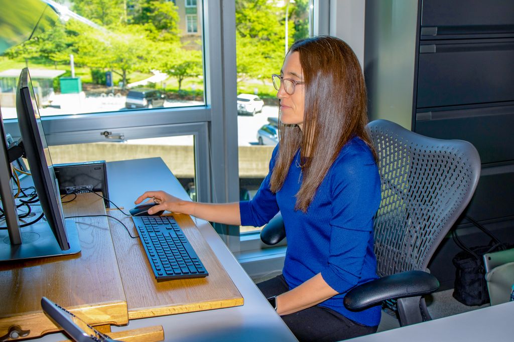 Amy Cantor, M.D., M.P.H.,&nbsp;is an associate professor of medical informatics and clinical epidemiology, family medicine and obstetrics and gynecology in the OHSU School of Medicine. Cantor has led several studies on the benefits of telehealth for women's healthcare services. (OHSU/Christine Torres Hicks)
