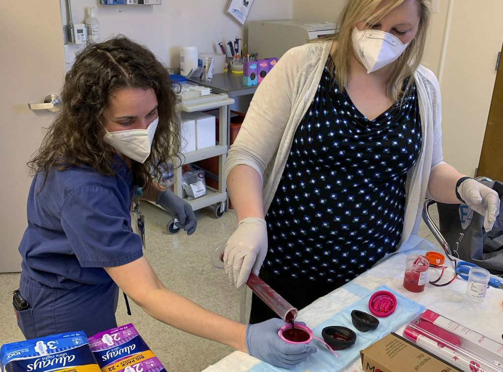 Alyssa Colwill, M.D., assistant professor of obstetrics and gynecology in the OHSU School of Medicine, left, and&nbsp;Bethany Samuelson Bannow, M.D., assistant professor within the OHSU division of hematology/medical oncology. (Contributed photo)