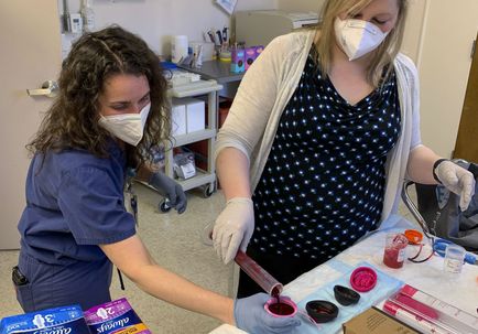 Un estudio de OHSU encuentra importantes brechas en la investigación sobre la menstruación y el cuidado clínico 