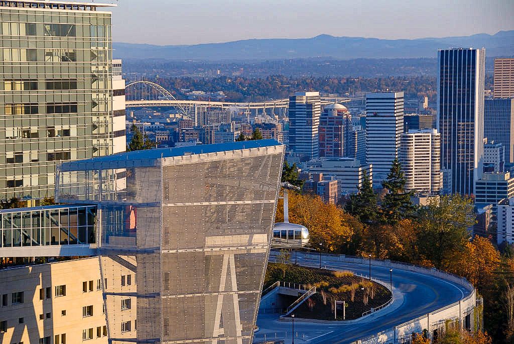 Con el objetivo de respaldar nuestra iniciativa de contratar y retener empleados frente a las dificultades actuales en el mercado laboral, OHSU aumentará su salario mínimo a $18 por hora, es decir $3.25 por encima del salario mínimo del área metropolitana de Portland. (OHSU)