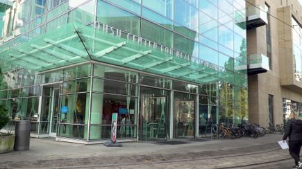 Download video: B-Roll Exterior of OHSU Center for Health and Healing building 1
