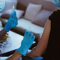 Estudio global revela que algunas mujeres tienen perodos menstruales ms abundantes despus de la vacunacin contra el COVID-19