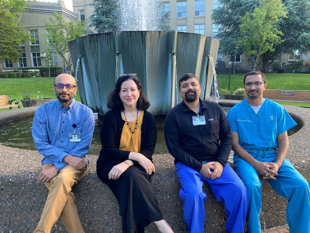 De izquierda a derecha: Cherrie Z. Abraham M.D., Sherene Shalhub, M.D., M.P.H., Mubeen A. Jafri, M.D., y Ashok Muralidaran, M.D. (OHSU)