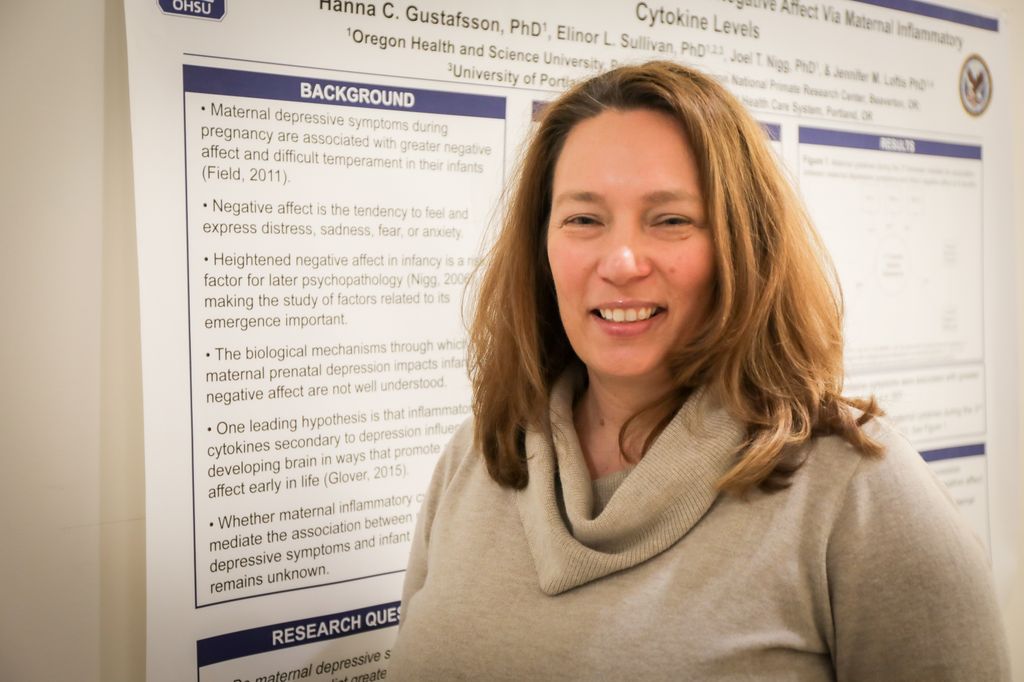 Kristen L. Mackiewicz Seghete, Ph.D., es la jefa de investigadores del SCAN Lab de OHSU, un grupo de científicos cuyo objetivo es entender mejor cómo afectan las situaciones traumáticas al cerebro y la salud mental de las mujeres. (OHSU/Christine Torres Hicks)