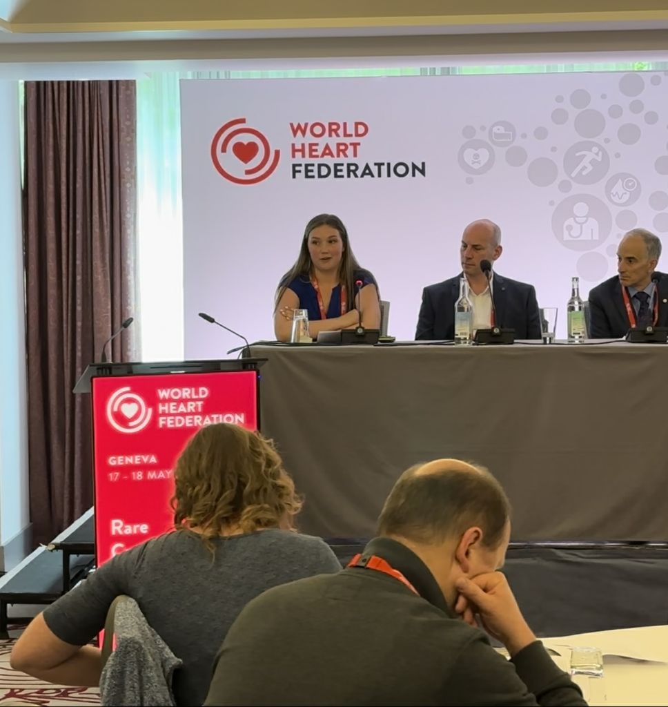 Megan Link, de 25 años, de Sandy, en el extremo izquierdo, que nació con la afección cardíaca conocida como miocardiopatía hipertrófica, fue presentadora en la Cumbre Mundial del Corazón 2023 en mayo de 2023. (Cortesía de Megan Link)