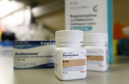 Es poco frecuente que los adolescentes reciban medicamentos contra la adicción en los centros de tratamiento de los Estados Unidos
