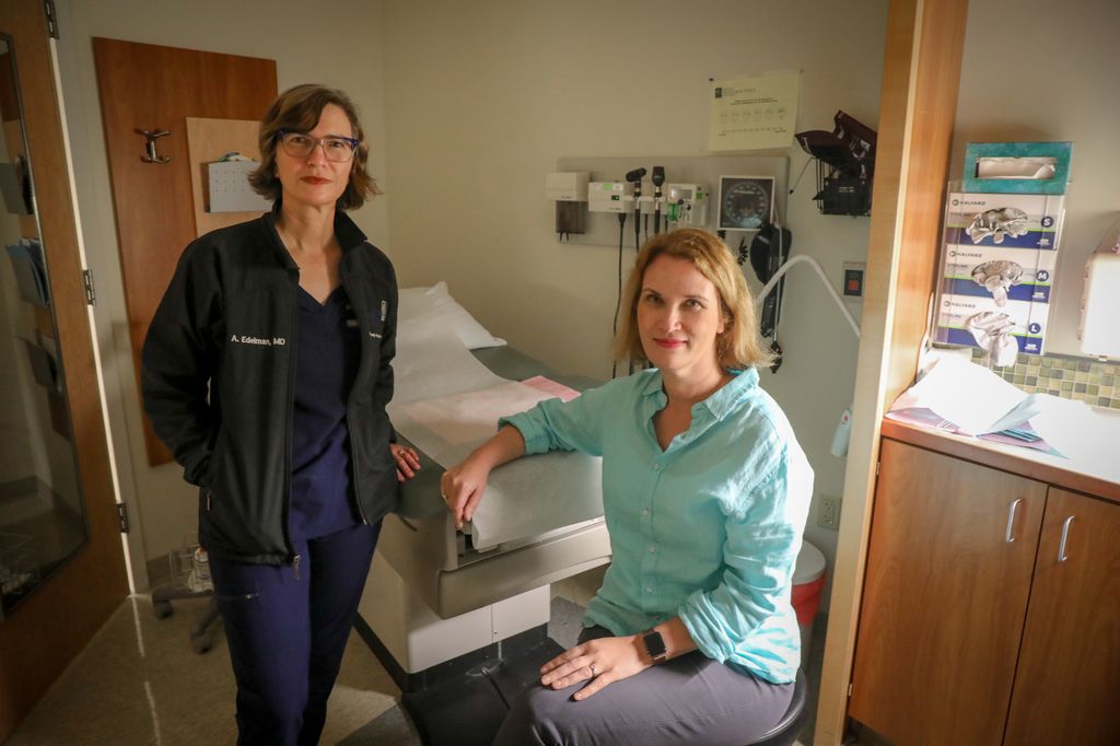 Las doctoras Alison Edelman, M.P.H., y María Rodríguez, M.P.H., han observado la afluencia de pacientes desde el fallo Dobbs de junio del 2022. A pesar de los esfuerzos de OHSU y en Oregón en general, los servicios de acceso al aborto, que deberían ser atención médica básica, son cada vez más inseguros e inaccesibles. (OHSU/Christine Torres Hicks)