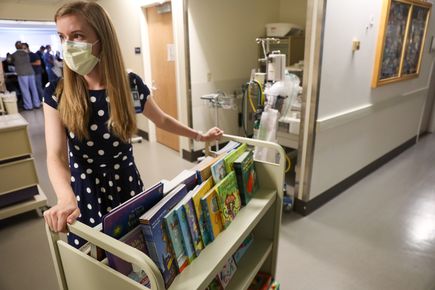 Sharing a love for reading at OHSU's NICU