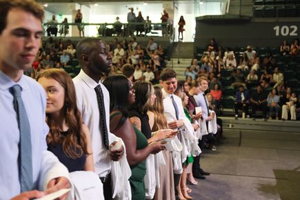 OHSU dará la bienvenida a nuevos estudiantes de medicina en la Ceremonia anual de los guardapolvos blancos 