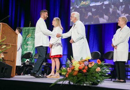 OHSU dará la bienvenida a nuevos estudiantes de medicina en la Ceremonia anual de los guardapolvos blancos 