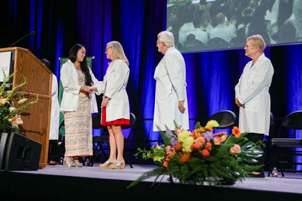 OHSU da la bienvenida a la promoción 2027 de medicina