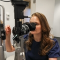 Un nuevo estudio de Sue Aicher, Ph.D. y Brooke Harkness, O.D. de OHSU