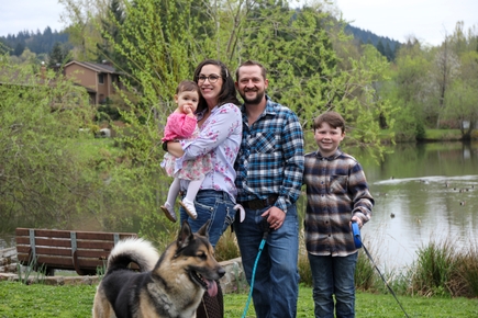 Ariel Shaak and family