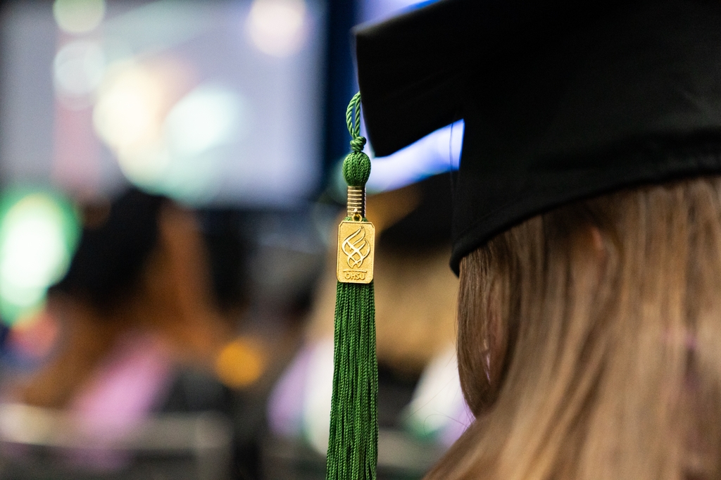 La Universidad de Salud y Ciencias de Oregón graduó hoy a 1197 nuevos profesionales de la salud, la investigación y la educación durante su ceremonia de graduación. (OHSU/Jordan Sleeth)