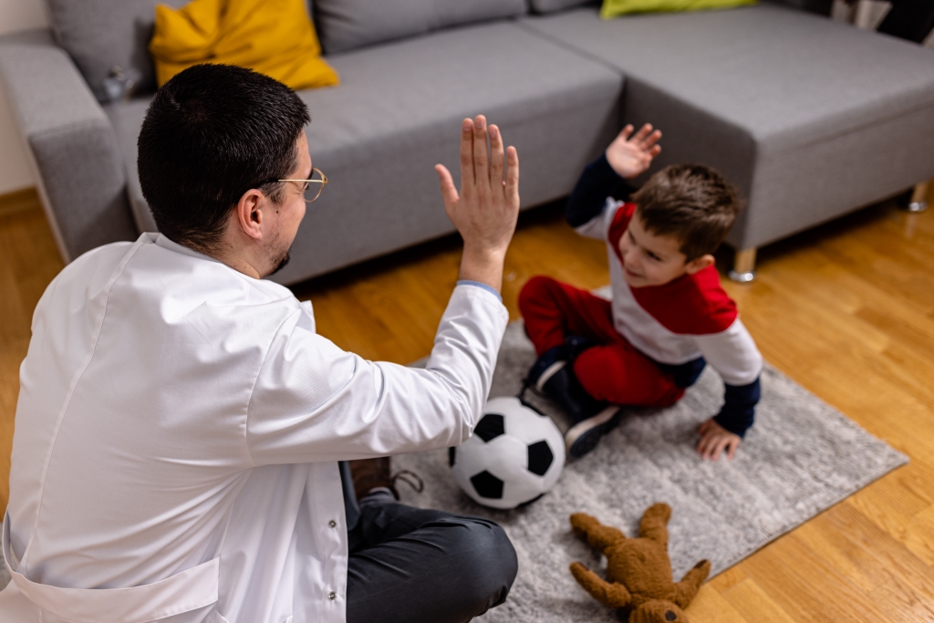 Investigadores/as de OHSU e instituciones asociadas recibieron subvención federal de tres años y 4.25 millones de dólares. Es para combinar investigación analítica de vanguardia con participación de la comunidad con autismo para recomendar maneras de mejorar la salud de las personas que viven con autismo. (Getty Images)