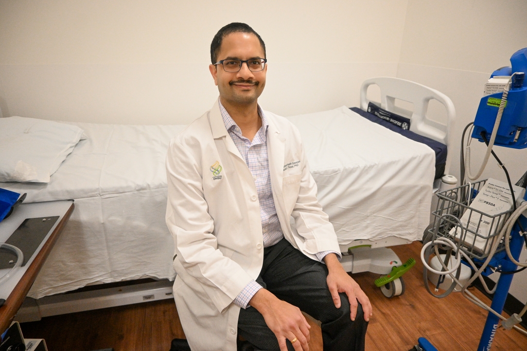 Saurabh Thosar, Ph.D., científico especializado en sueño de la OHSU, dirigió una nueva investigación que vincula la apnea del sueño con el deterioro de los vasos sanguíneos durante la noche. (OHSU/Christine Torres Hicks)