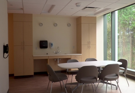 Left to right patient family room alt view 2