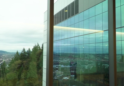 Right to left pan - tram view on skybridge between Vista Pavilion and OHSU Hospital