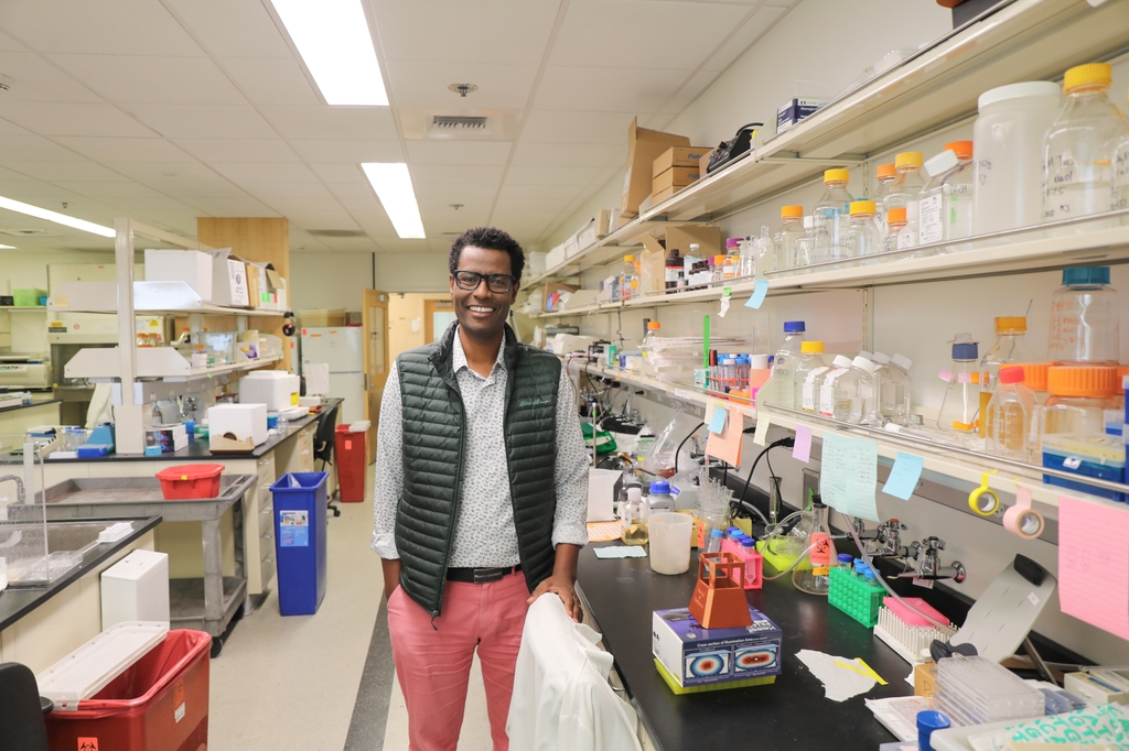 Fikadu Tafesse, Ph.D., led a successful grant application effort to create a state-of-the-art Biosafety Level 3, or BSL-3, laboratory on OHSU's Marquam Hill campus. The $18 million facility will enable leading-edge research on emerging infectious diseases. (OHSU/Christine Torres Hicks) Fikadu is standing in his old lab, surrounded by equipment, glass and boxes at OHSU.
