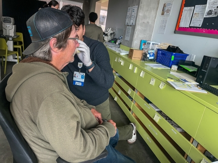 OHSU Casey Eye Institute abre una clínica dirigida por estudiantes que presta servicios en el centro y área metropolitana de Portland 