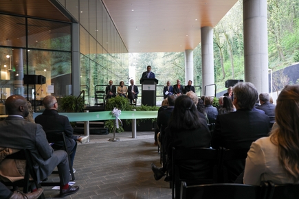 Vista Pav ribbon cutting 36