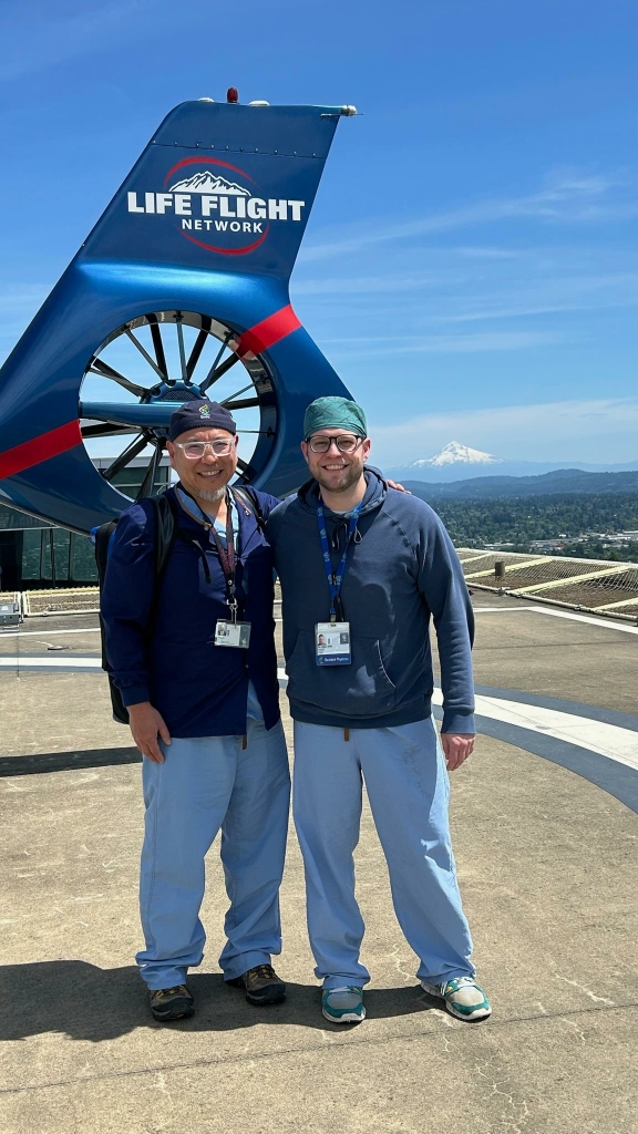 El equipo quirúrgico de campo de OHSU se traslada por vía aérea para atender a pacientes atrapados en el lugar del incidente