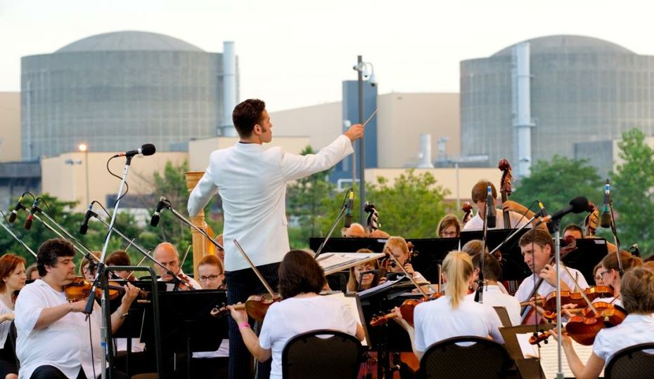 Community Comes Out by the Thousands to Enjoy Evening At McGuire Nuclear Station