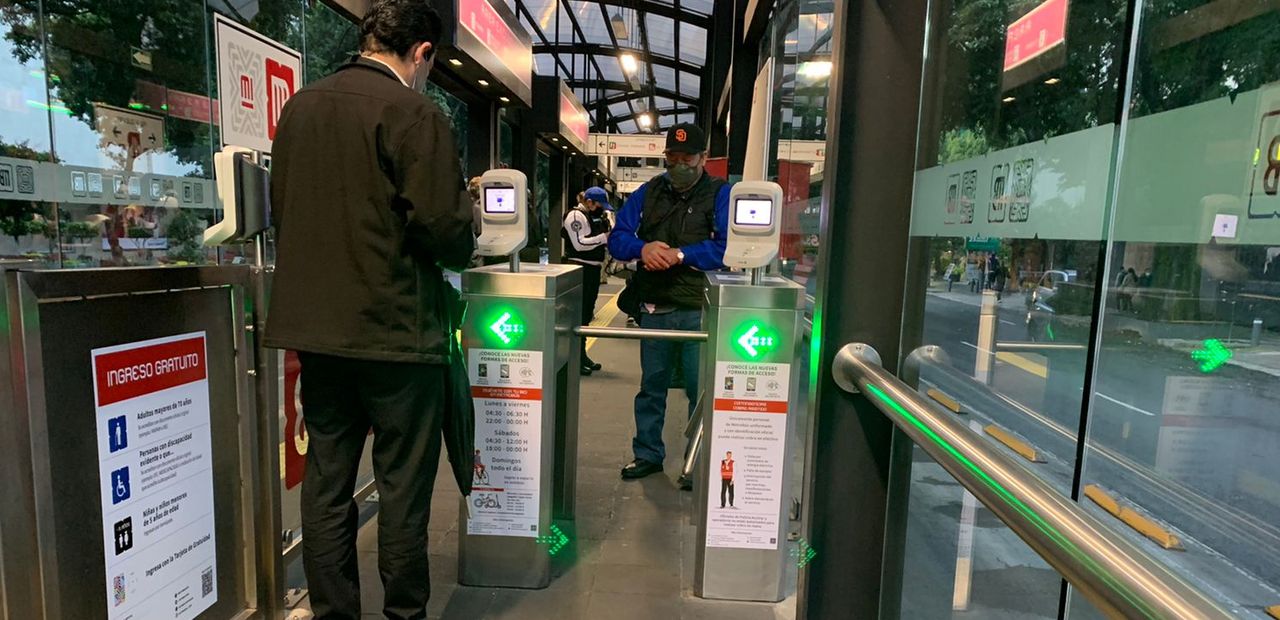 Mexico City Metrobús Payment Validators