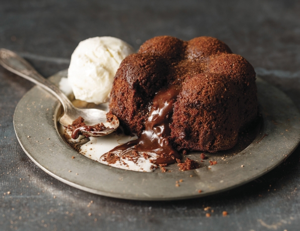 omahasteaks_mk chocolate molten lava cakes_rgb