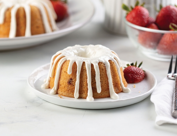 omahasteaks_mk_individual strawberries - cream bundt cakes_rgb
