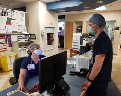 Jessica Walls RN and Zach Matthews RN at the nurses station.