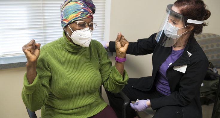 Nikki Nissen CNO gives Dorothy Giles Ngongang the covid shot