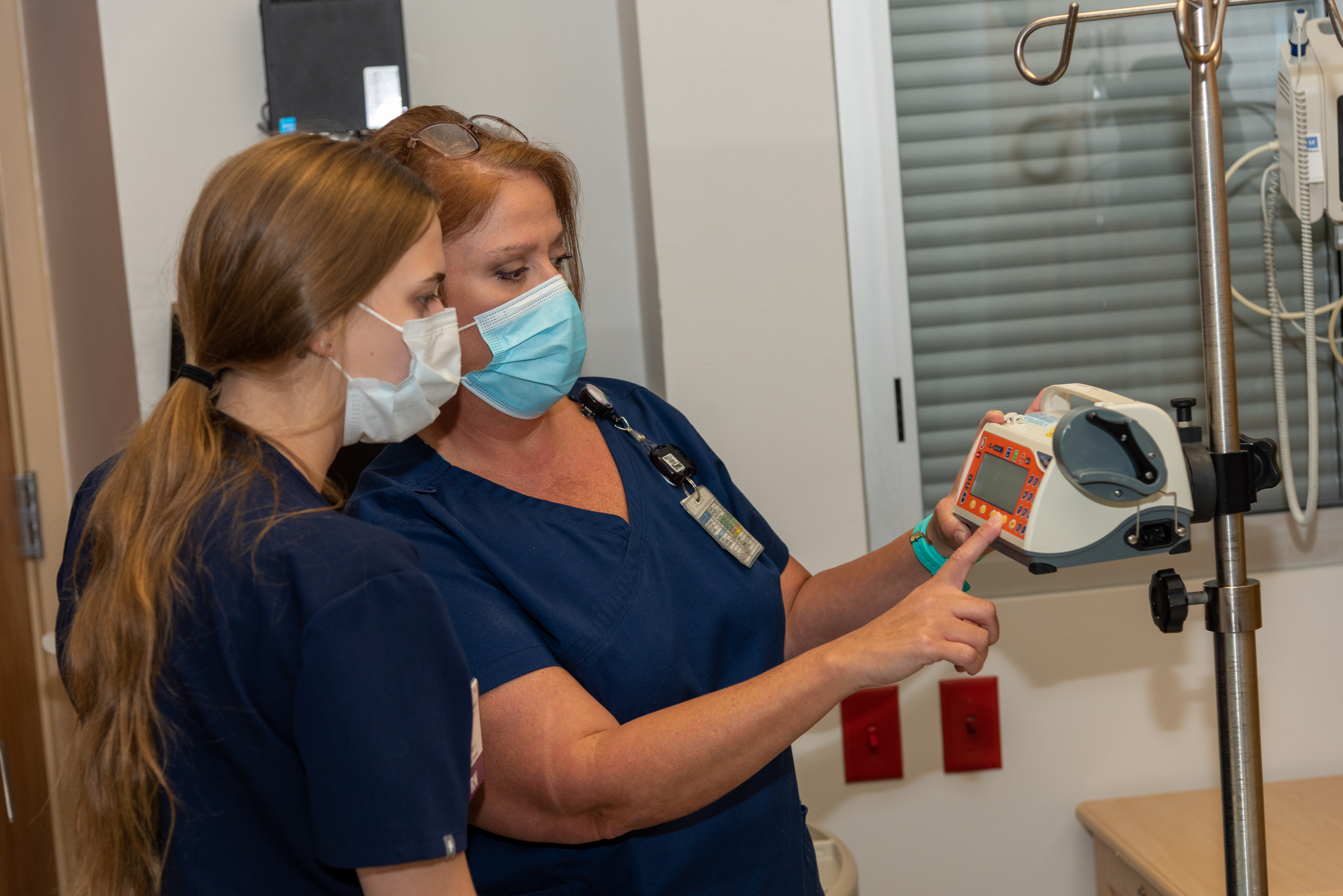 A veteran nurse works alongside a newer Novant Health team member.