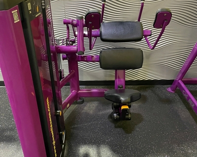 Purple crunch machine at the gym