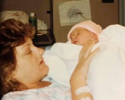 Alexa Martin at birth with mom Janice Martin