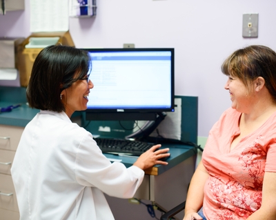 1034_doctor_patient_computer_diverse_K80_0835_ORIGINAL