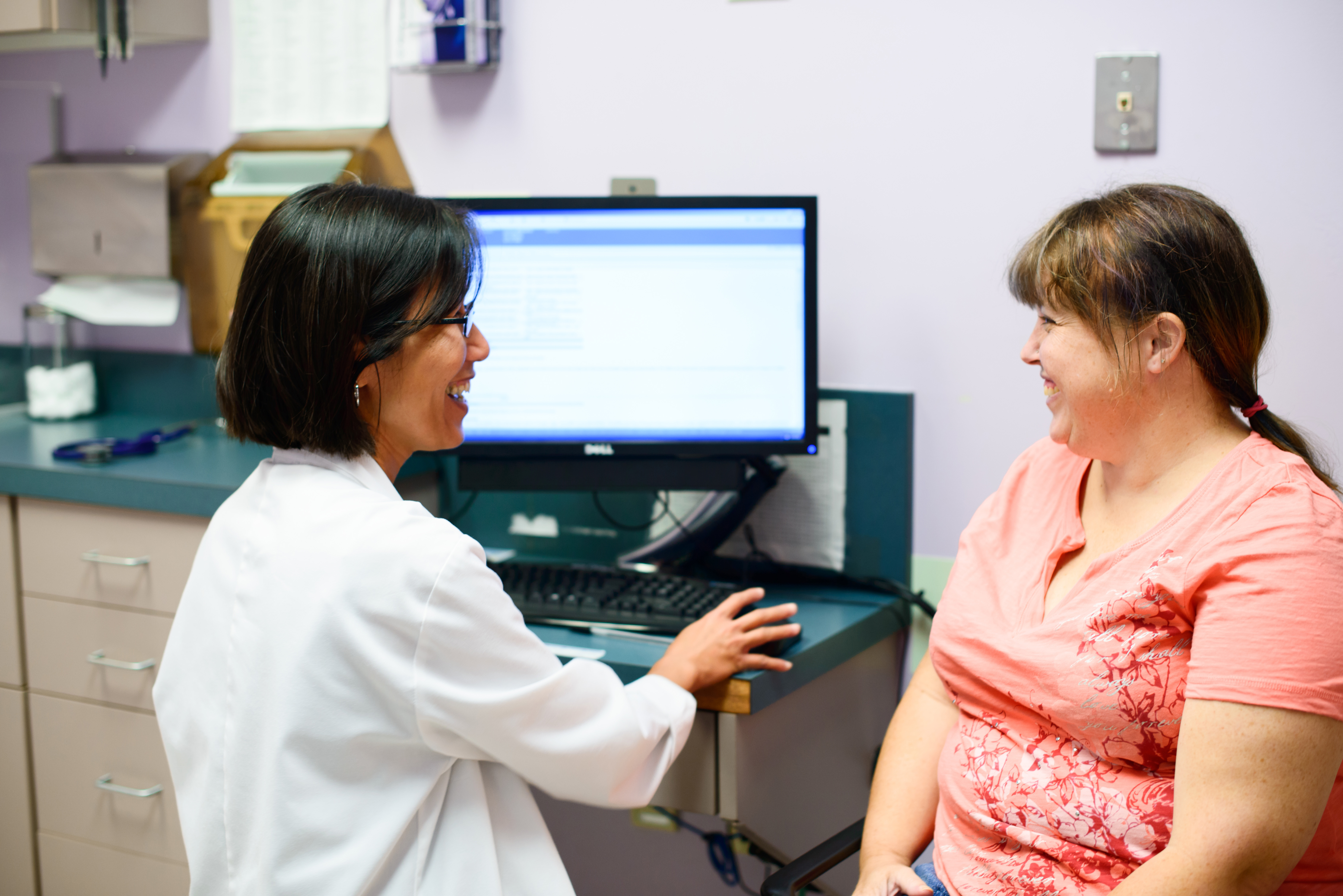 1034_doctor_patient_computer_diverse_K80_0835_ORIGINAL