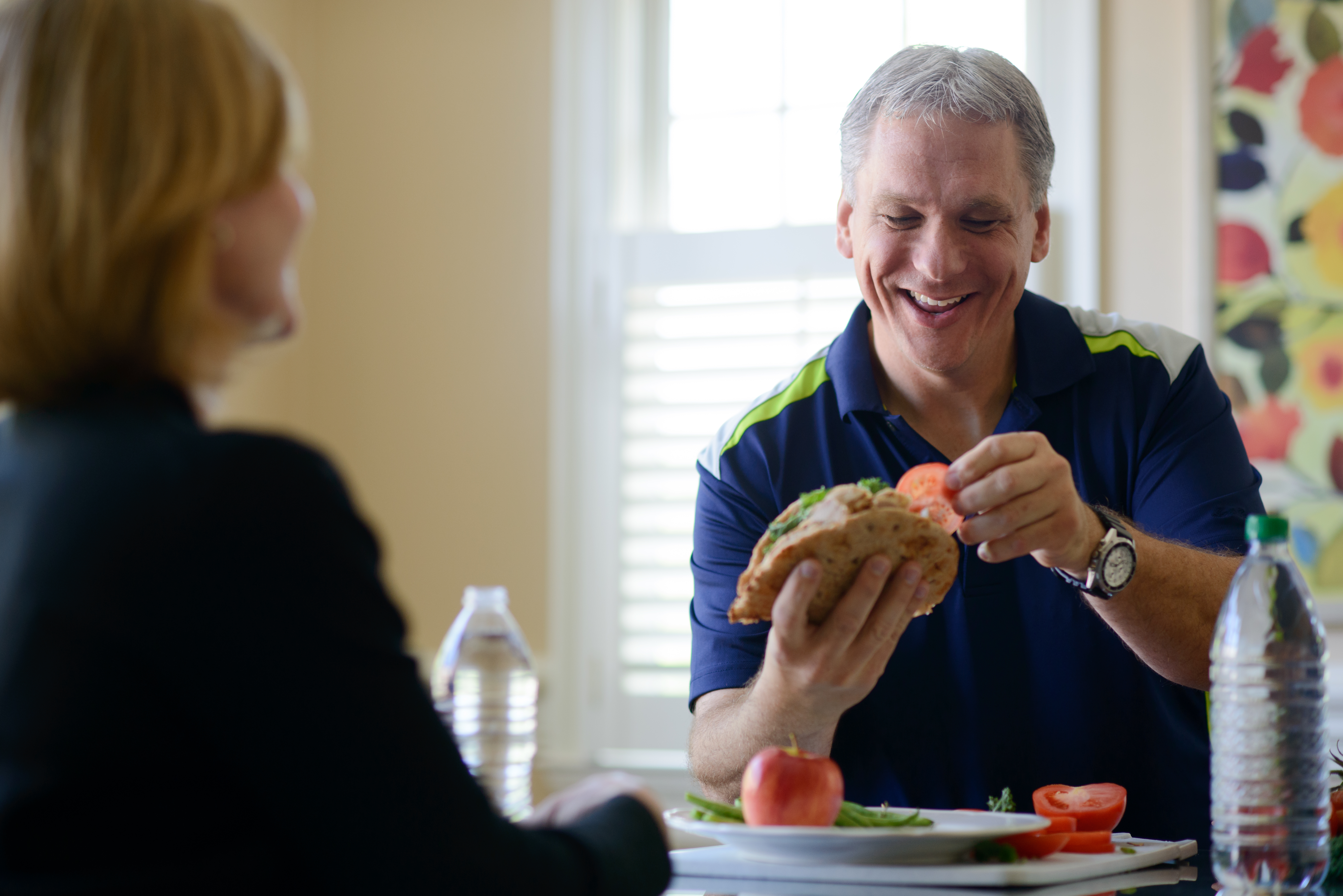 1887_wellness_man_eating_K80_9963_ORIGINAL