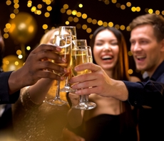 5 Tips for Striking a Balance With Alcohol During the Holidays