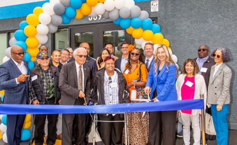 CRC-LongBeach_ribbon cutting_carousel
