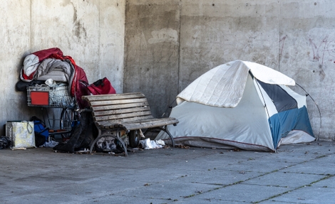 Street Health_Tent.Belongings_GettyImages-1367103823