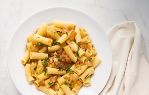 6776d201e4ba6de3dcadd952_rigatoni-with-caramelized-onions-recipe jpg