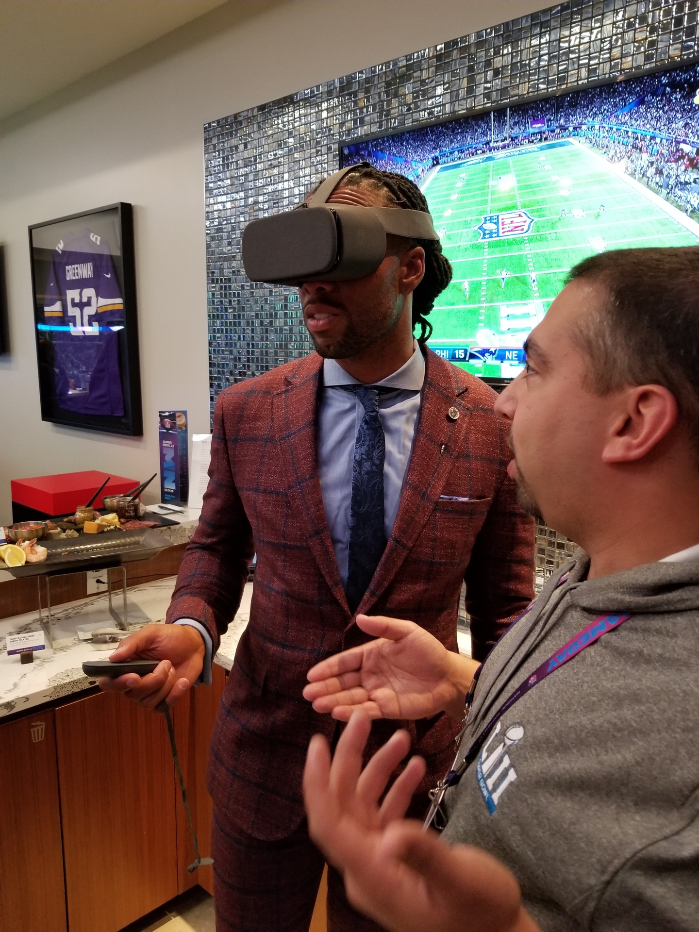 NFL's Larry Fitzgerald tries VR over 5G 