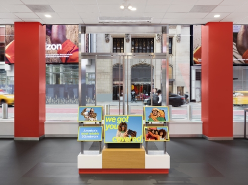 Verizon Retail Store Inside