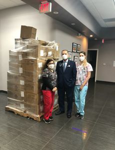 Blue Shield of California Promise Health Plan respalda a los proveedores médicos con artículos de protección personal durante la pandemia de COVID-19. 