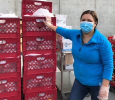 La donación de Blue Shield a GENYOUth ayudó a alimentar a miles de estudiantes de California